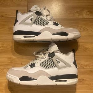 Jordan 4 military black - Size 11 - Slightly used